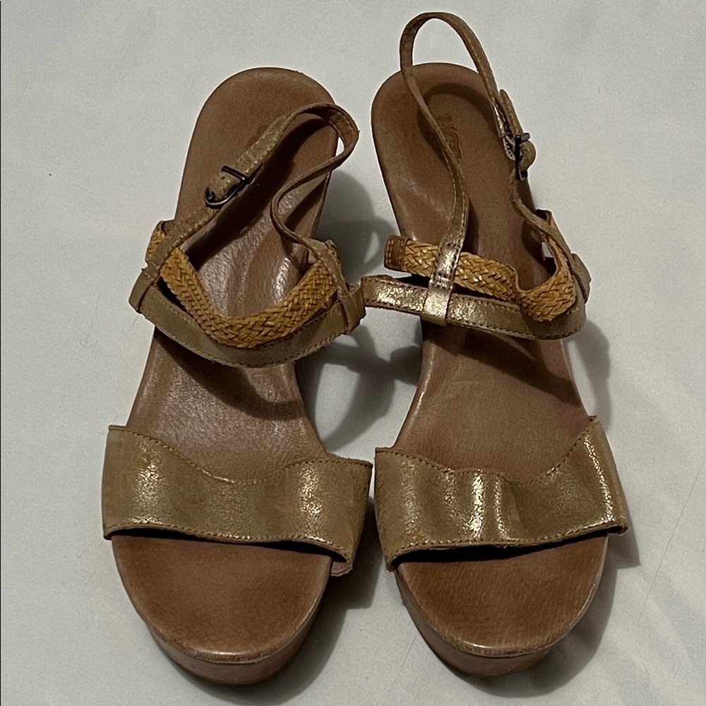 Ugg Lita Weave/Metallic Strappy Wedge Sandals - Picture 3 of 9